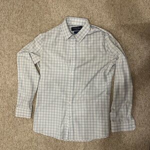 Mizzen and Main Leeward Blue Label Button down Shirt. Large Trim Fit
